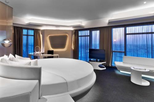 V Hotel Dubai, Curio Collection by Hilton - Good To Know