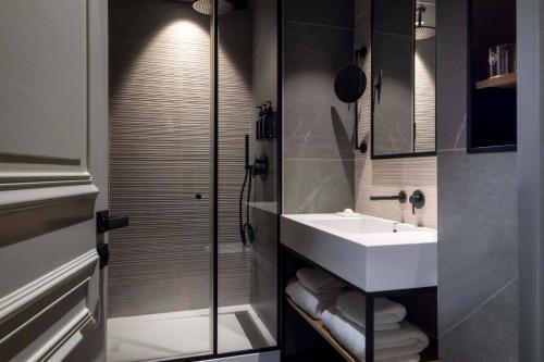 Victoria Palace Hotel - Points About Your Stay