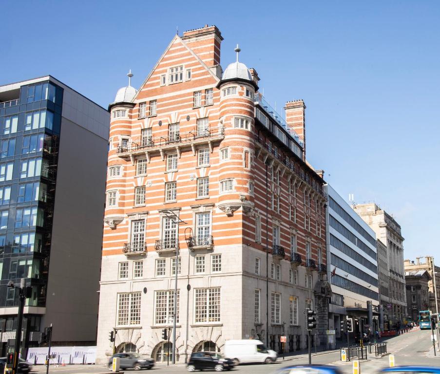 15 James Street Review
