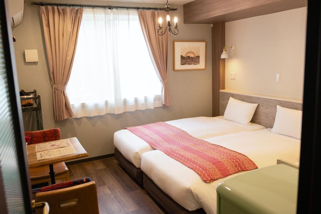 7 Rooms Hotel & Cafe Review