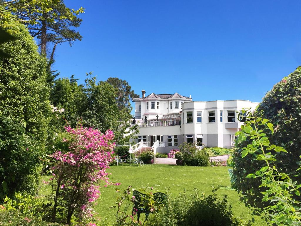 Abbey Sands Hotel - Location and Accessibility