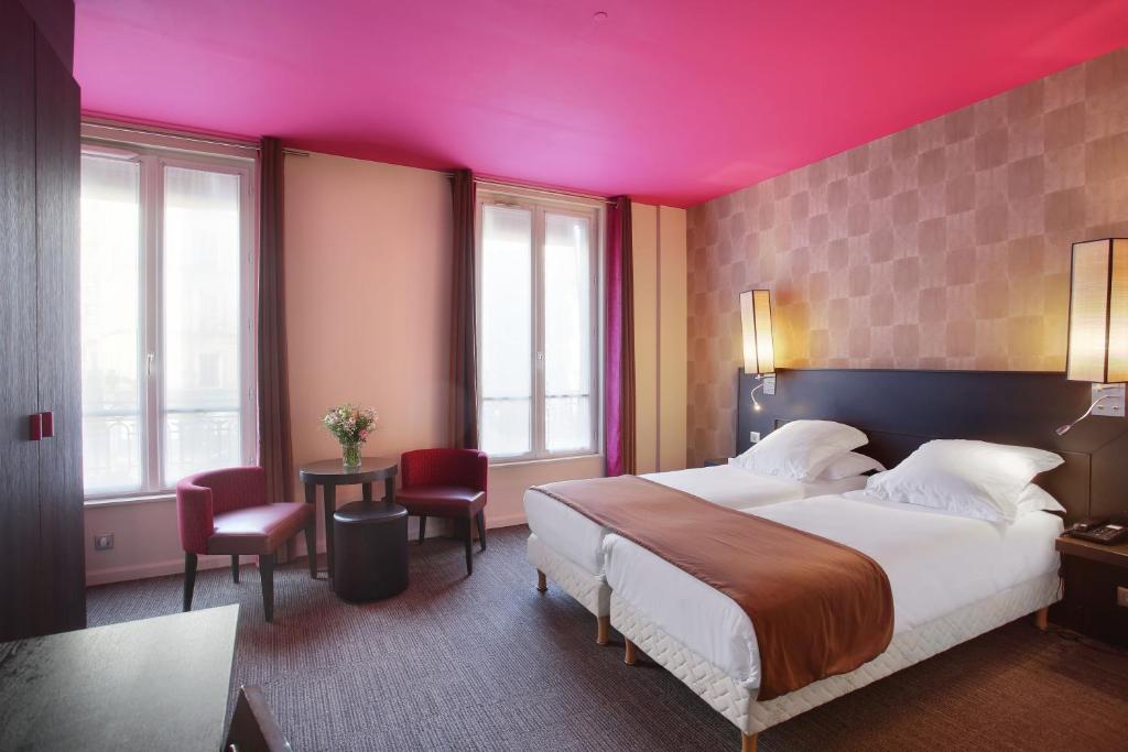 Aéro Hotel Review: Comfort and Convenience in Paris - Overview of Aéro Hotel