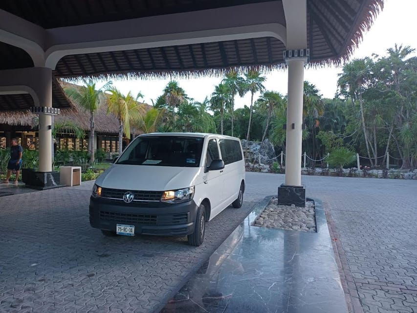 Akumal: Private Van Transfer to Cancun Airport