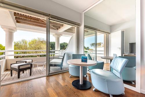 Anne of Brittany - Hotel Overview and Location