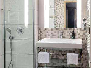 Aparthotel Adagio La Défense Esplanade - Property Overview