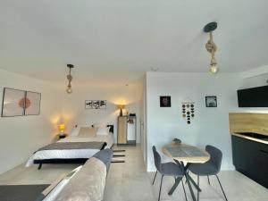 APPARTICI - Number 2 - Spacious Fully Equipped Studio - Key Amenities