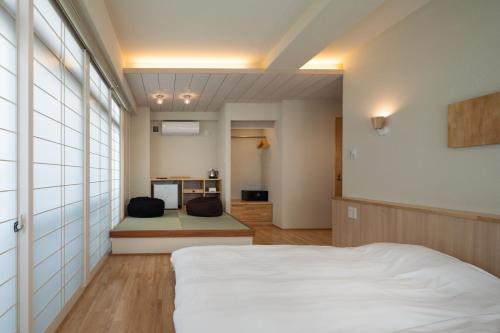 Arima Koyado Uraku - Overview and Location