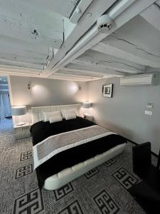 Art Hotel - Location and Accessibility