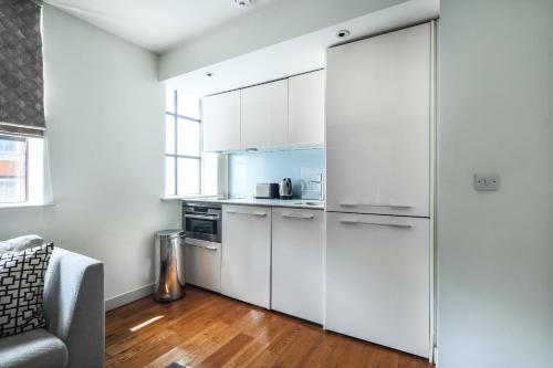 Artillery Lane - Location and Accessibility