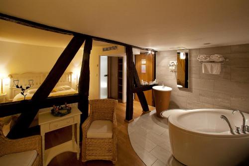 Auberge Saint Laurent - Hotel Overview