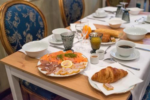 Ault - Villa Aultia Hotel - Bay of Somme - Room Features and Amenities