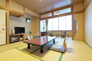 Awara Onsen Hot Spring Koubou Gurabaatei - Location and Accessibility