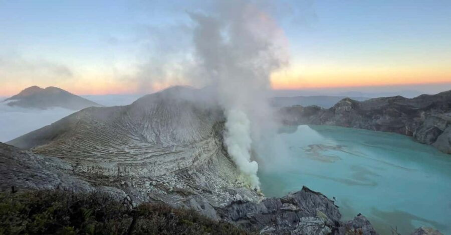 Bali: Ijen Crater Blue Fire Phenomenon 1-Day Tour