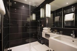 Balmoral Champs Elysées - Location and Accessibility