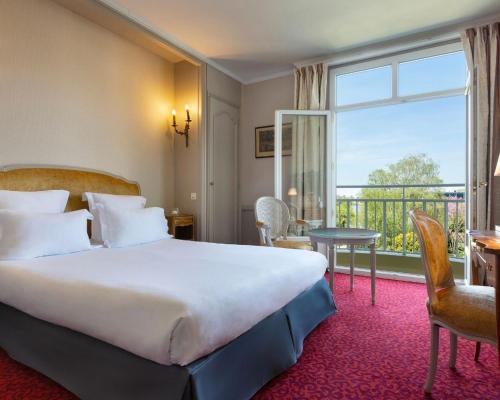 Barrière Hotel The Grand Hotel Enghien-Les-Bains - Location and Accessibility
