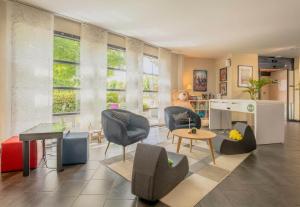 B&B HOTEL Calais Terminal City Europe 4 Stars - Location and Accessibility