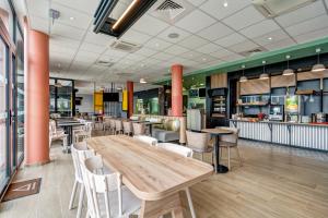 B&B HOTEL Le Port Marly Saint Germain En Laye - Facilities and Amenities