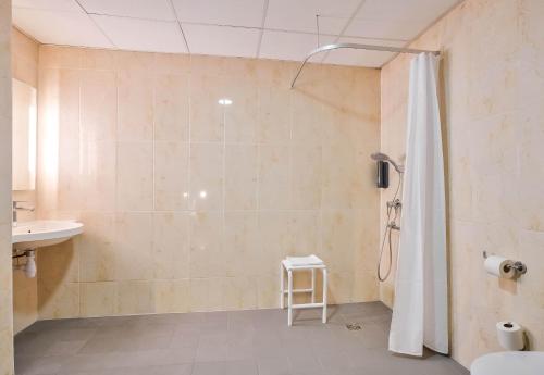 B&B HOTEL Paris Porte De Châtillon - Location and Accessibility