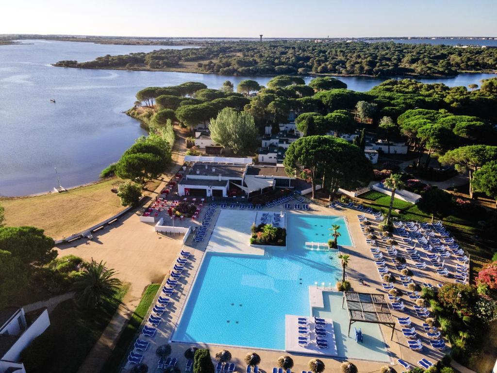 Belambra Clubs La Grande Motte - Petite Camargue Peninsula of the Ponant - Location and Surroundings