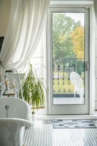 Berwick Lodge - Location and Accessibility