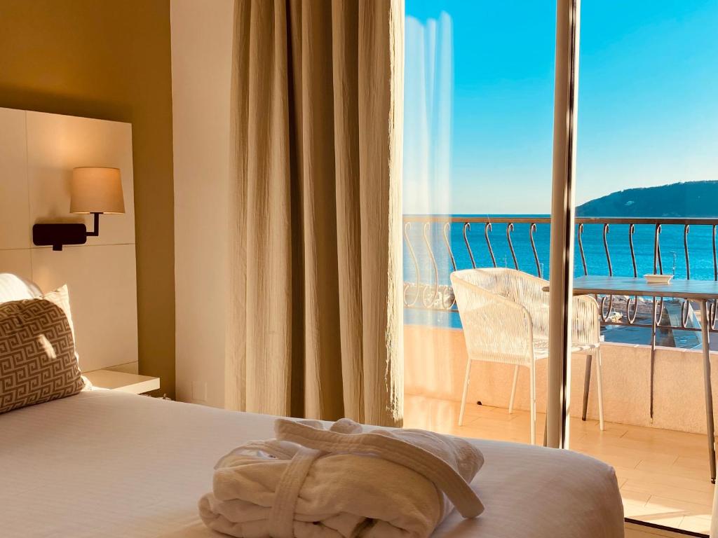 Best Western Plus La Corniche - Location and Accessibility