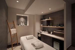 Best Western Plus La Demeure - Property Location and Accessibility