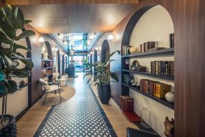 Best Western Premier De La Poste & Spa - Location and History