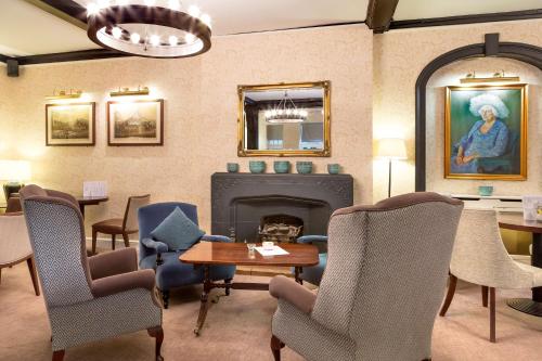 Best Western Red Lion Hotel - Exploring the Historic Structure