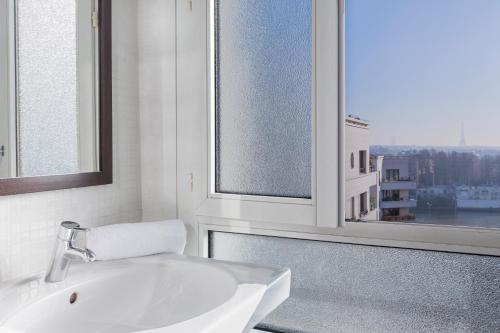 Best Western Rives De Paris La Defense - Hotel Overview