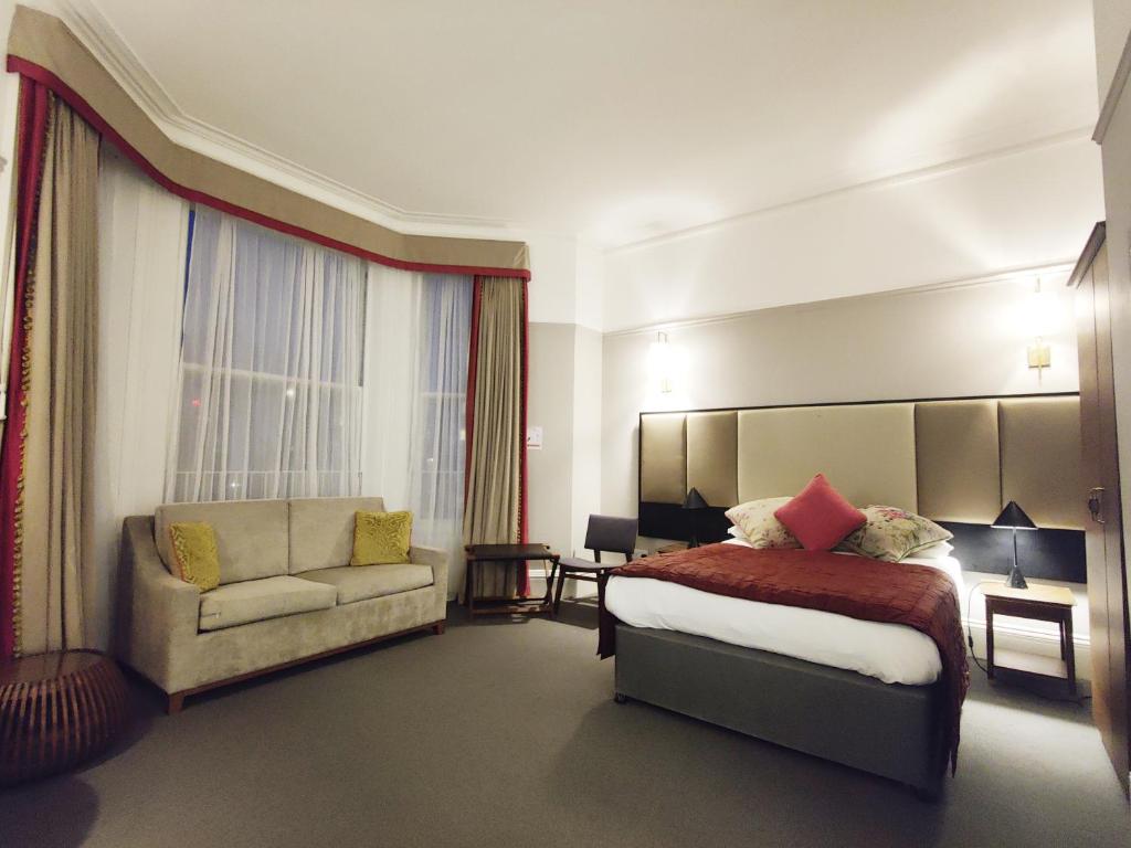 Blue Bells Hotel - Hotel Overview and Location