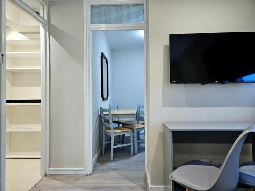 BOKA Earls Court - Location and Accessibility