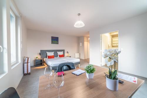 Break and Home Campus Condorcet Maison Des Chercheurs - Location and Accessibility