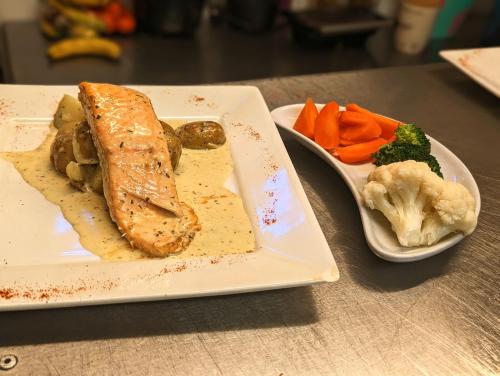 Brookside Hotel & Restaurant ,Suitable for Solo Travelers, Couples, Families, Groups Education Trips & Contractors Welcome - Hotel Overview and Location