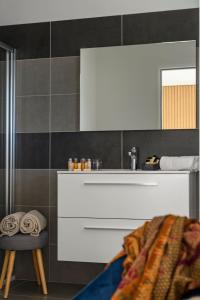 Calarossa Bay Resort - Location and Accessibility