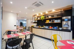 Campanile Paris 14 - Maine Montparnasse - Hotel Overview and Location