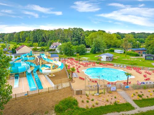 Camping Le Parc De Paris - Accommodation and Amenities