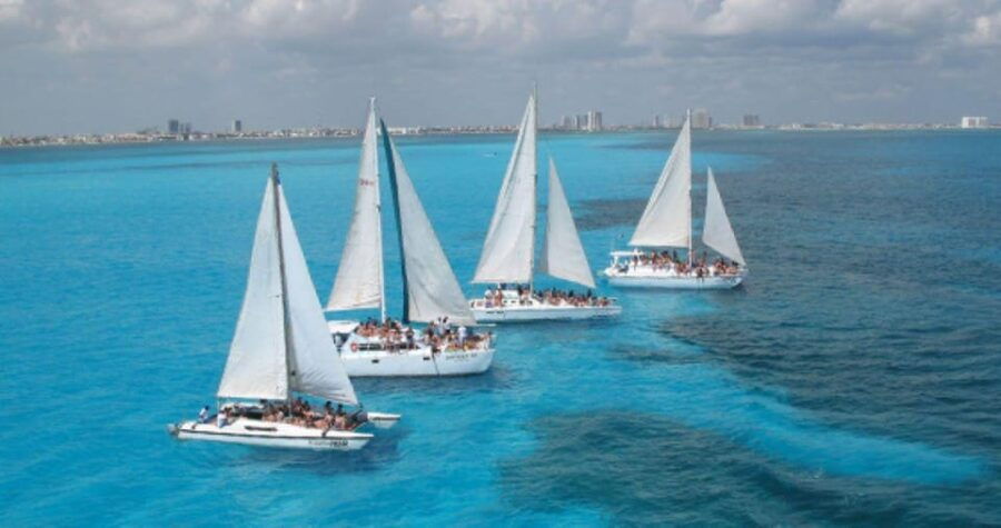 Cancun: Catamaran Tour to Isla Mujeres & Playa Norte