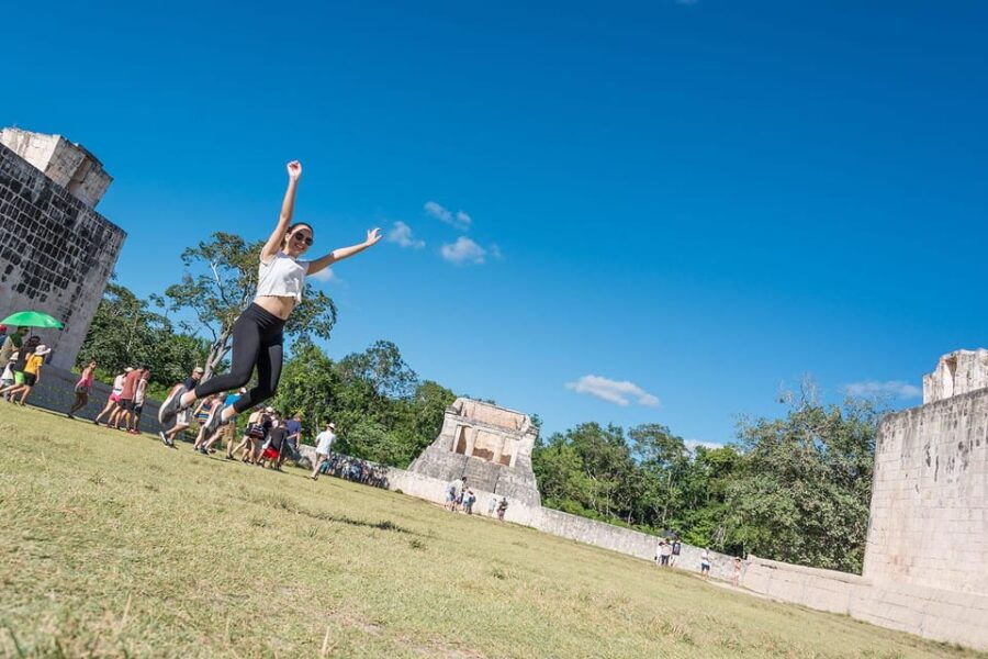 Cancun: Chichén Itzá Night Light & Sound Experience & Tour - Itinerary Highlights