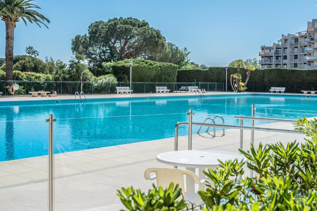 Cannes Marina Appart Hotel Mandelieu - Location and Accessibility