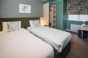Caring Hotel - Hotel Location and Accessibility