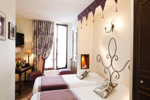 Castex Hotel - Location and Accessibility