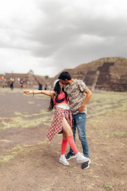 CDMX Teotihuacán Pyramids & PreHispanic Cave (Small Groups)