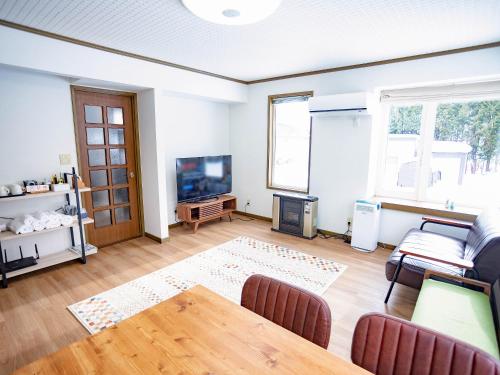 CHALET BURLAP FURANUI - Overview and Location