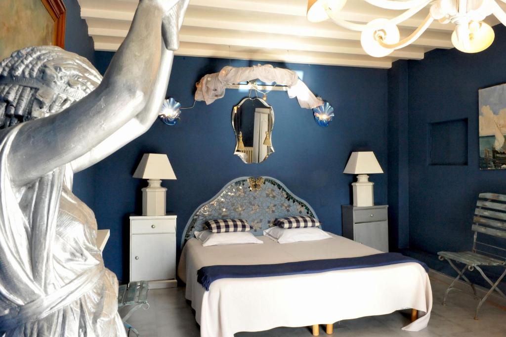 Charming Hotel Le Sud Brittany - Location and Accessibility