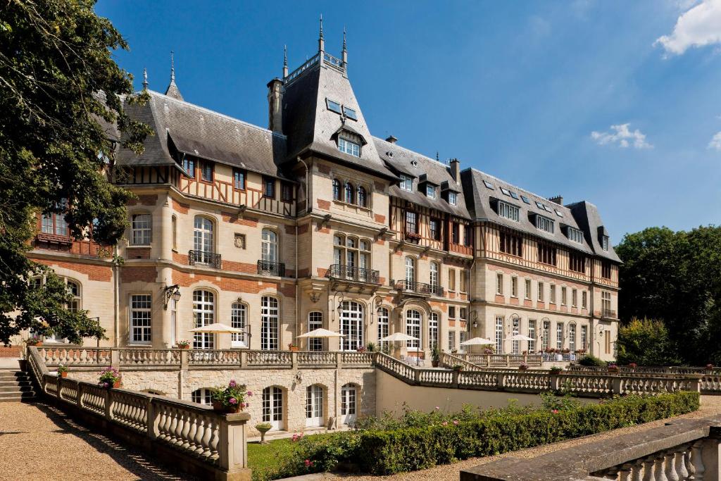 Chateau De Montvillargenne - Overview of Chateau De Montvillargenne