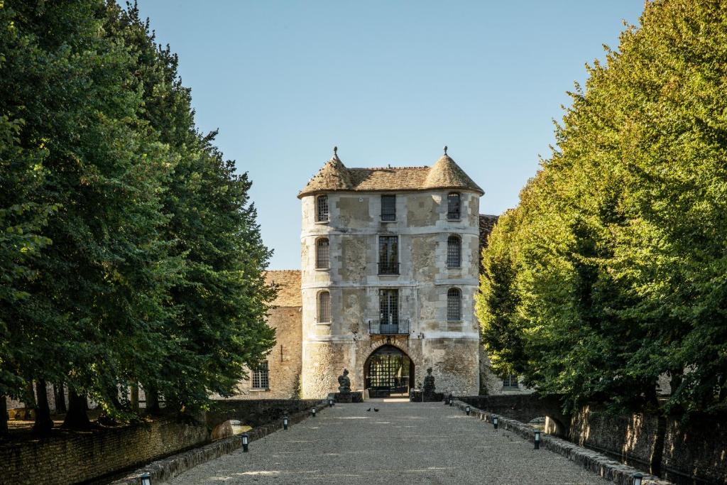 Château De Villiers-Le-Mahieu - Overview of Château De Villiers-Le-Mahieu