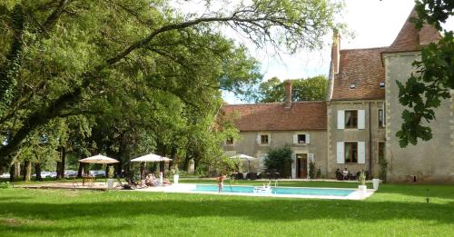 Château - Hotel Le Sallay - Picturesque Renaissance Château Setting