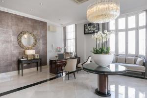 Chilworth Court - Property Overview