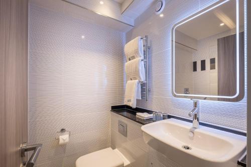 City Sleeper at Royal National Hotel - Overview of City Sleeper