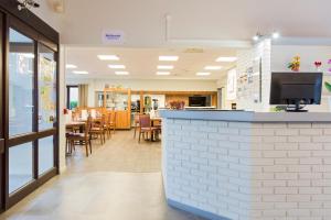 Comfort Hotel Etampes - Hotel Overview and Location